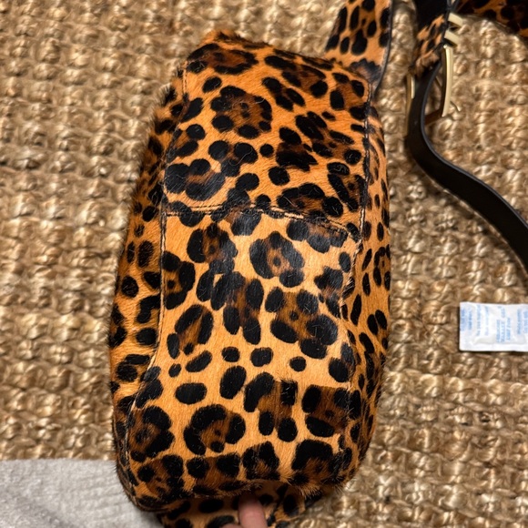 Leopard Pattern Shoulder Bag - Picture 7 of 8